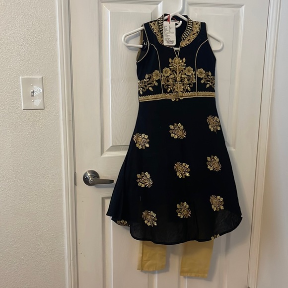 Dresses & Skirts - NWT women’s dress with pants